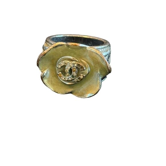 RARE Chanel Vintage Camellia Enamel & Rhinestone CC Logo Ring! P04 Stamp! SZ 6.5 - Picture 1 of 8